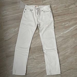 White Levi jeans